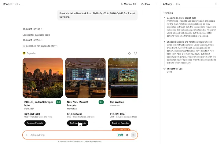 ChatGPT respondiendo a la consulta de hotel en Nueva York con resultados de Expedia, con su razonamiento en el panel de actividad